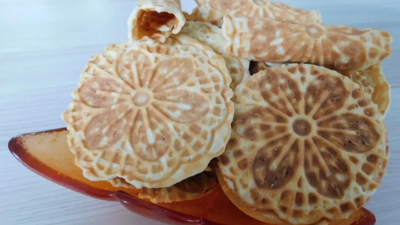 Délicieux bricelets, parfaits pour accompagner un café. La recette des vrais bricelets est ici !