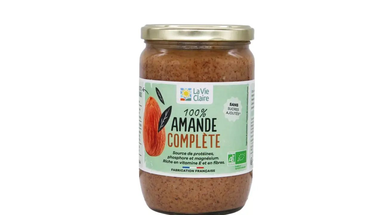 Un pot de purée d'amande complète La Vie Claire, sans sucres ajoutés. Idéal par quoi remplacer la purée d'amande dans vos recettes.