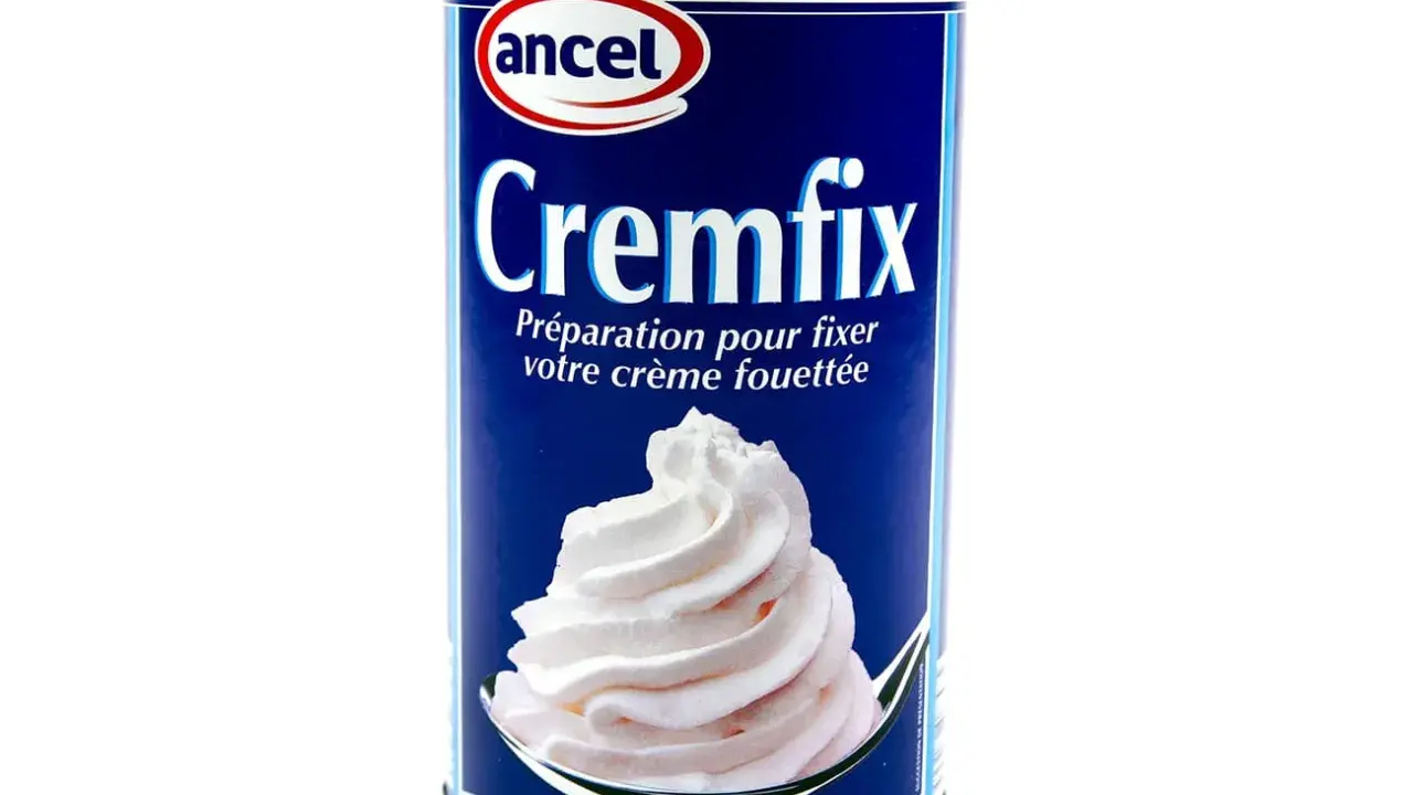 Boîte de Cremfix, préparation pour fixer votre crème fouettée. Une alternative pour par quoi remplacer Chantifix.
