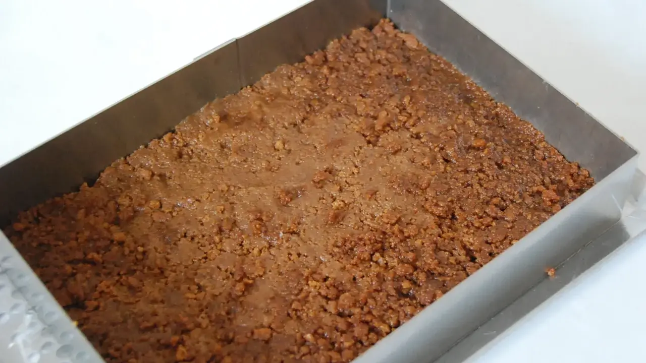 Base croustillante pour une recette speculoos, prête à être transformée en délice.