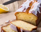 Un délicieux cake citron, glacé et moelleux, prêt à être dégusté. Une recette simple pour un plaisir garanti.
