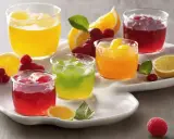 Des desserts fruités colorés, parfaits pour une recette pâte de fruit maison. Des framboises, citrons et oranges accompagnent ces délices.