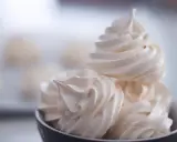 Délicieuses meringues françaises, parfaites pour une recette meringue française meilleur pâtissier. Légères et aériennes.