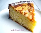 Une part de pain de gêne moelleux, garnie d'amandes effilées et saupoudrée de sucre glace. Un délice !