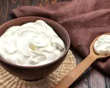 Crème diplomate on a wooden spoon, ready for a delicious recette.