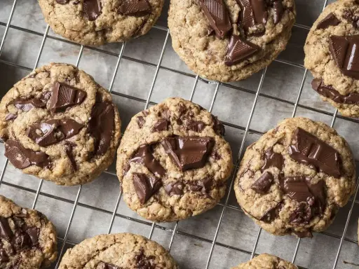 Délicieux cookies aux pépites de chocolat, parfaits pour la recette de cookies Philippe Etchebest.