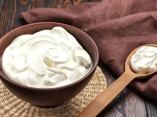 Crème diplomate on a wooden spoon, ready for a delicious recette.
