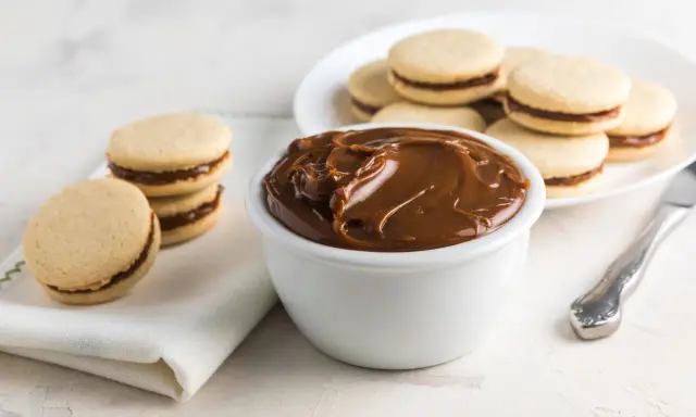 Douceur chocolatée : biscuits garnis de crème pâtissière chocolat Mercotte.