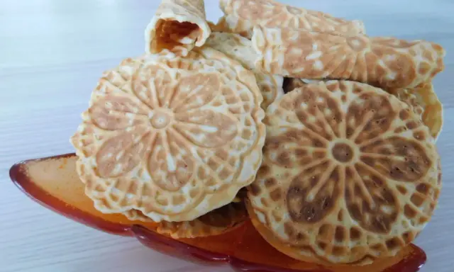 Délicieux bricelets, parfaits pour accompagner un café. La recette des vrais bricelets est ici !