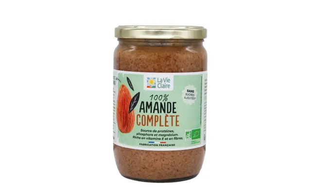 Un pot de purée d'amande complète La Vie Claire, sans sucres ajoutés. Idéal par quoi remplacer la purée d'amande dans vos recettes.