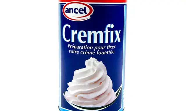 Boîte de Cremfix, préparation pour fixer votre crème fouettée. Une alternative pour par quoi remplacer Chantifix.