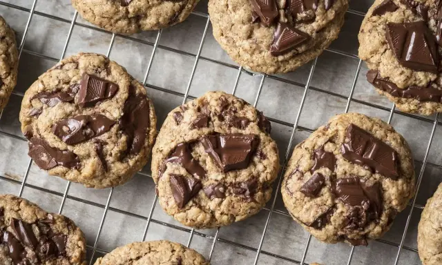 Délicieux cookies aux pépites de chocolat, parfaits pour la recette de cookies Philippe Etchebest.