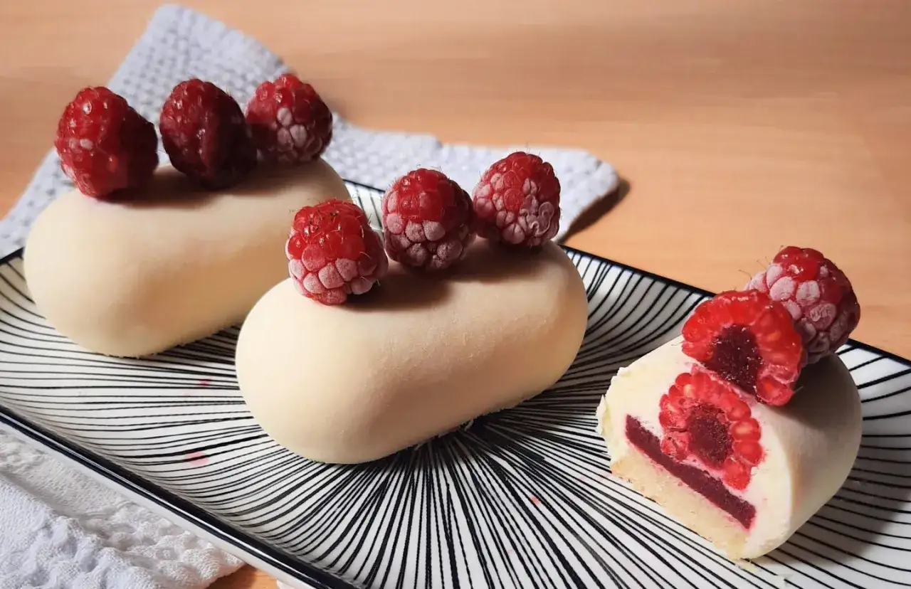 Délicieux entremets glacés à la framboise, parfaits pour une recette d'été.