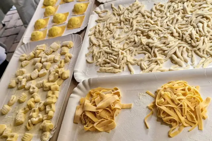 Plateaux de pâtes maison : gnocchis, trofie et tagliatelles. Une belle recette de pâtes maison !
